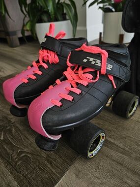 Riedell Carrera Quad Roller Skates Plus Padded Carry Bag Women's 7